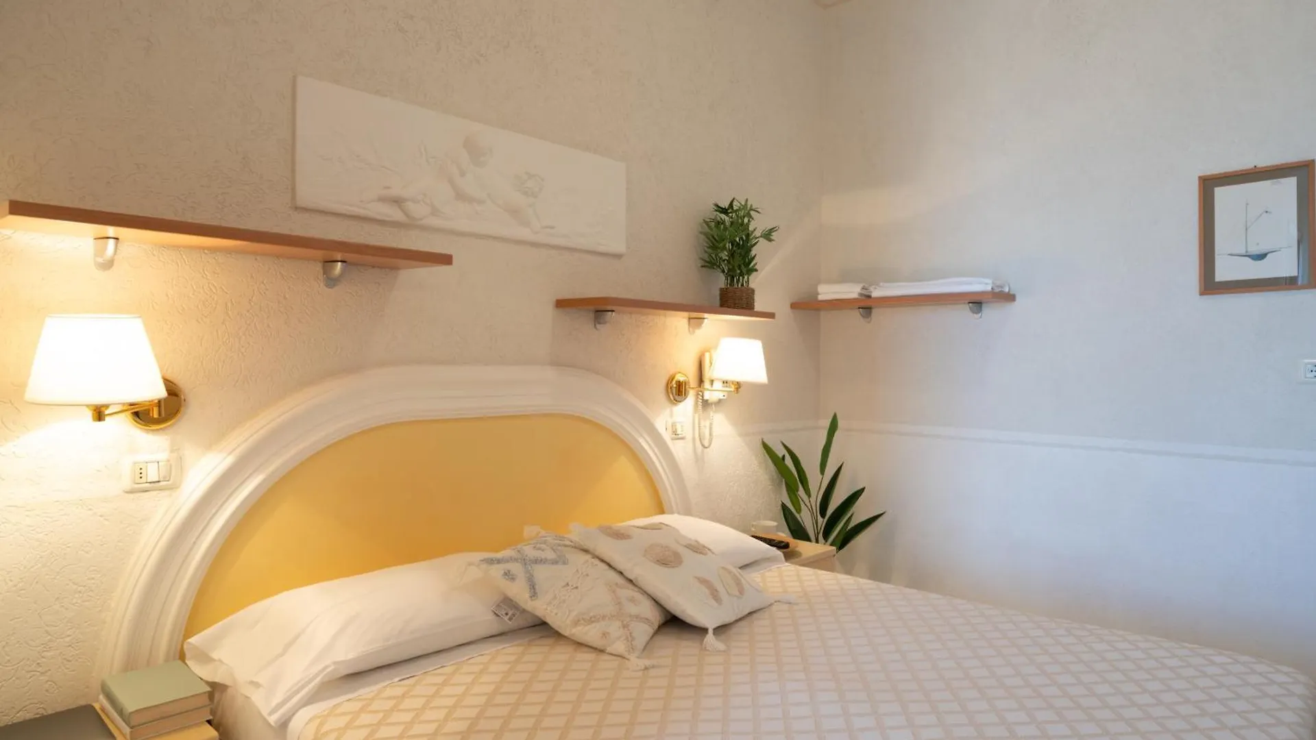 Hotel Continental Cattolica