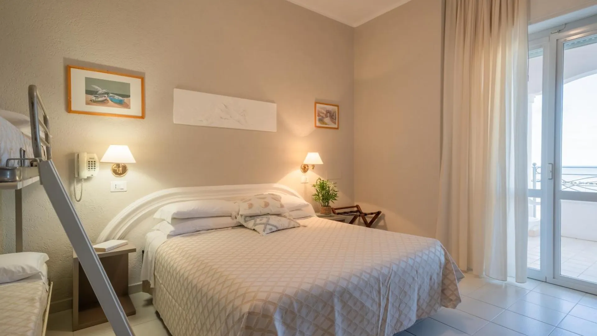 Hotel Continental Cattolica