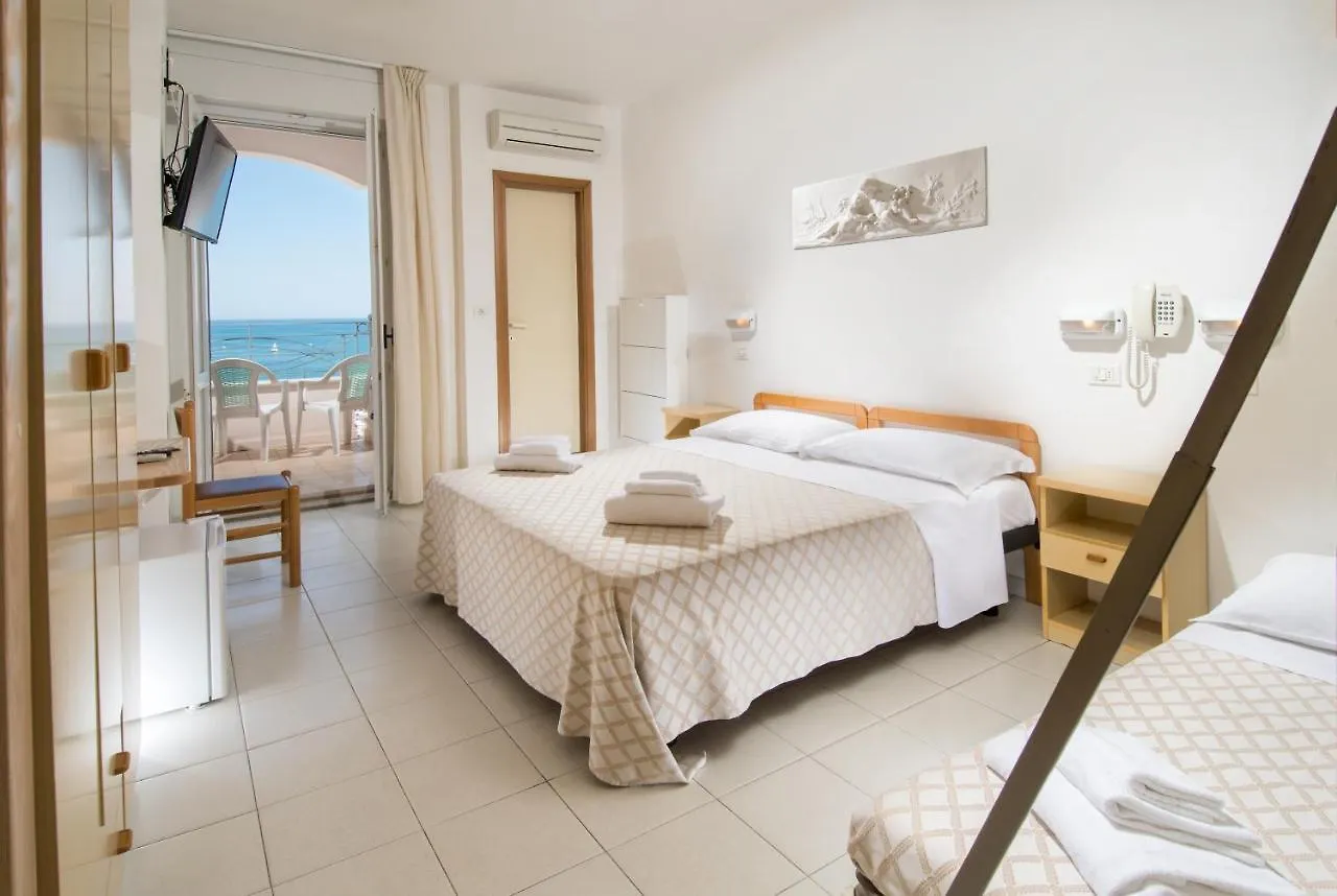 Hotel Continental Cattolica 3*,