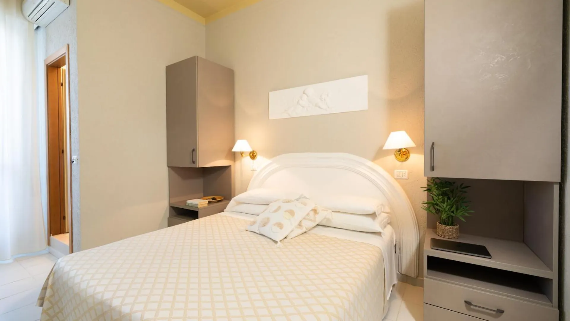 Hotel Continental Cattolica