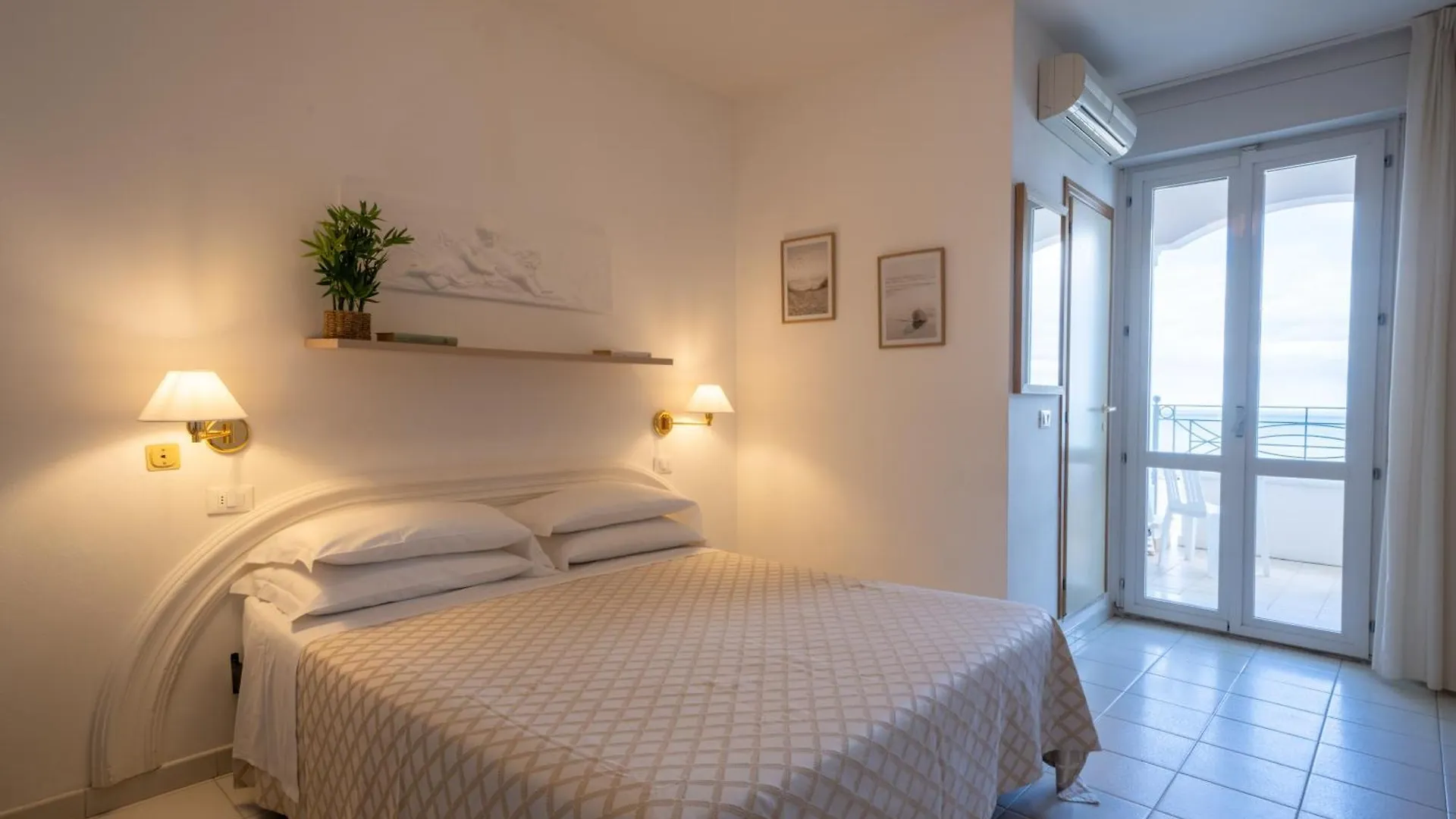Hotel Continental Cattolica Italien