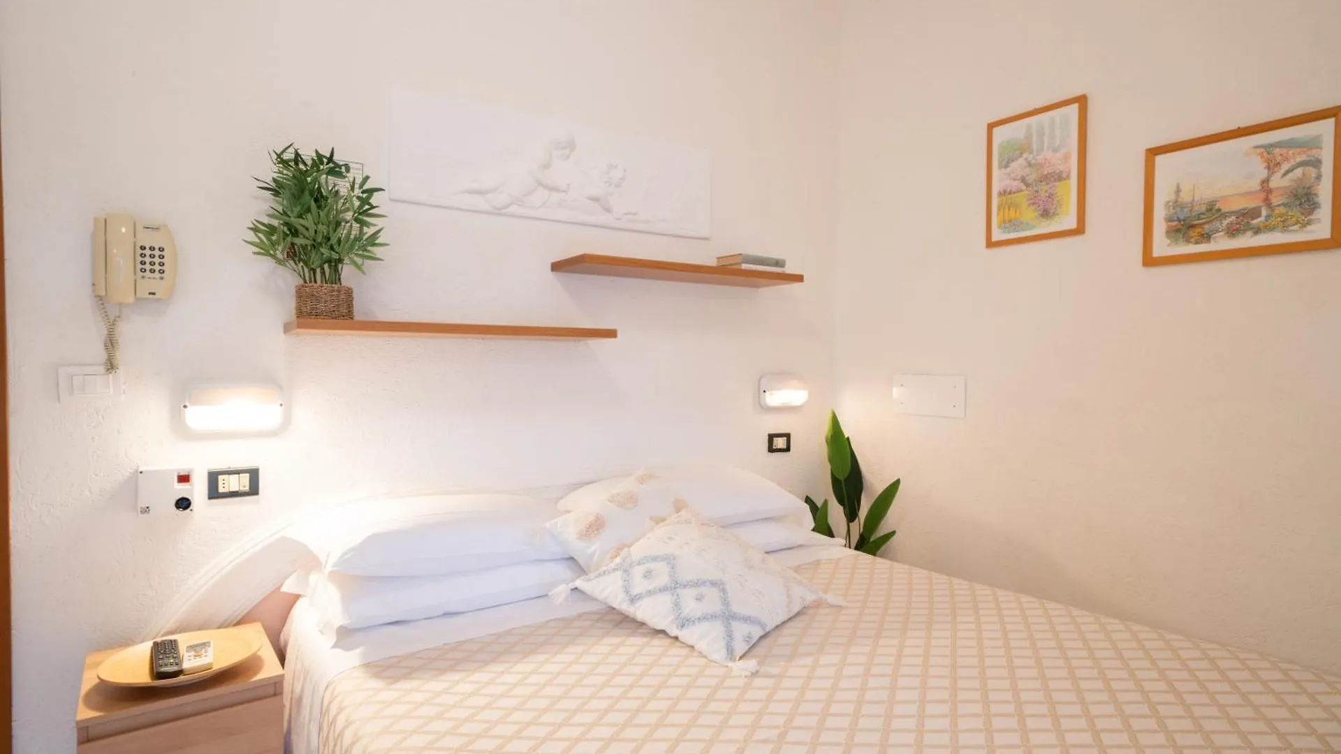 Hotel Continental Cattolica 3*,  Italien